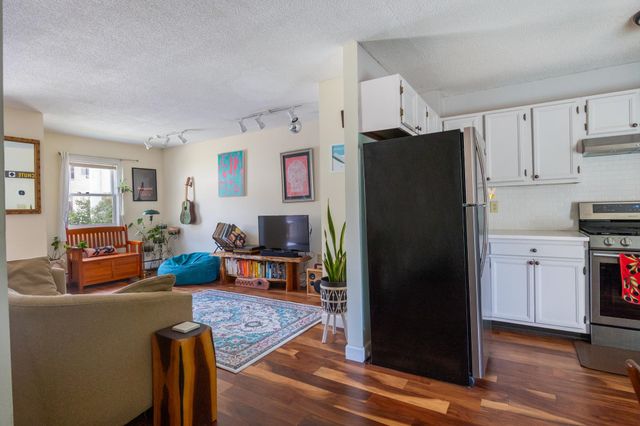 89 N Champlain St Apt L, Burlington, VT 05401