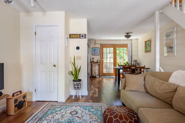 89 N Champlain St Apt L, Burlington, VT 05401