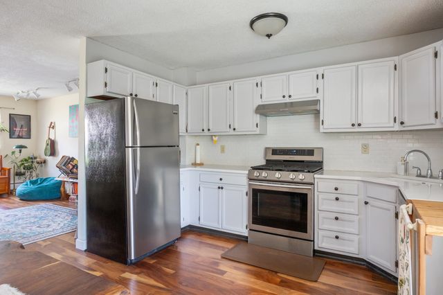 89 N Champlain St Apt L, Burlington, VT 05401