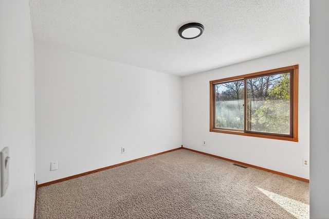 617 Broadway, Carver, MN 55315