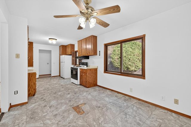 617 Broadway, Carver, MN 55315