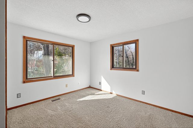 617 Broadway, Carver, MN 55315