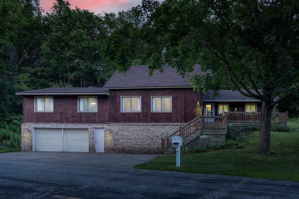 617 Broadway, Carver, MN 55315