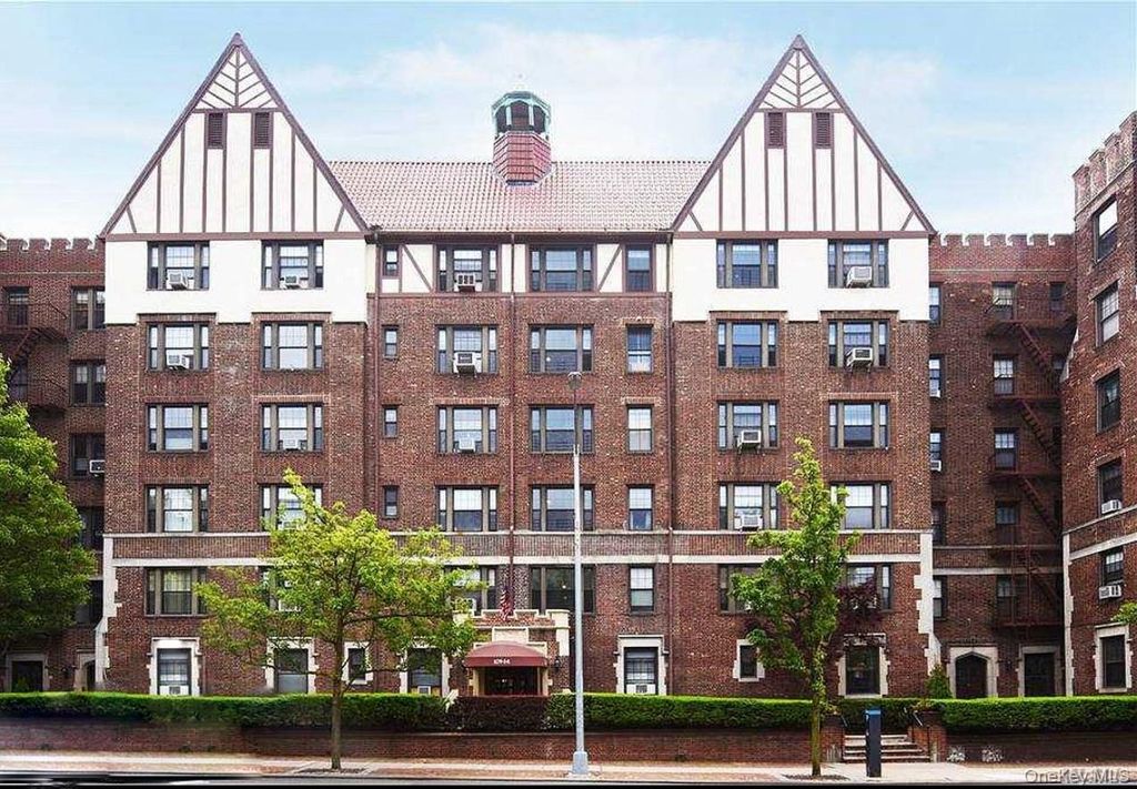 109-14 Ascan Avenue 2H, Forest Hills, NY 11375