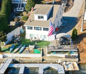 2 S Point Rd, Webster, MA 01570
