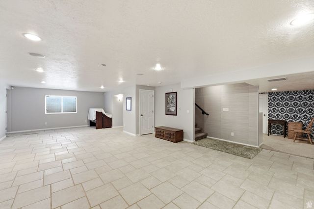 12136 S SWENSEN CIR, Riverton, UT 84096