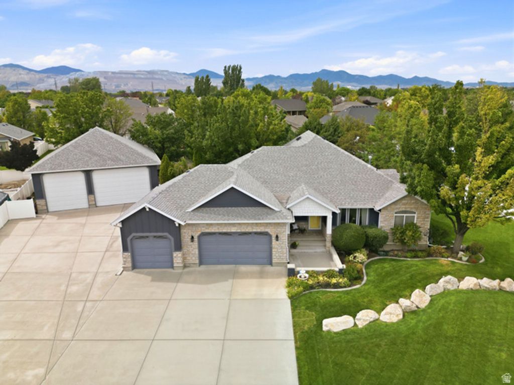 12136 S SWENSEN CIR, Riverton, UT 84096 — exterior