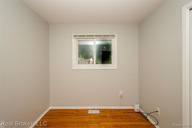 5103 Ridgetop Drive, Waterford, MI 48327