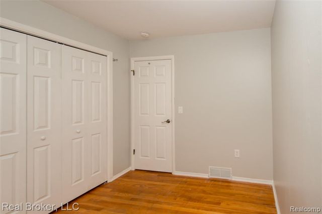 5103 Ridgetop Drive, Waterford, MI 48327