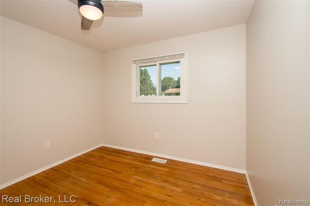 5103 Ridgetop Drive, Waterford, MI 48327