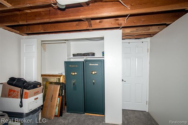 5103 Ridgetop Drive, Waterford, MI 48327