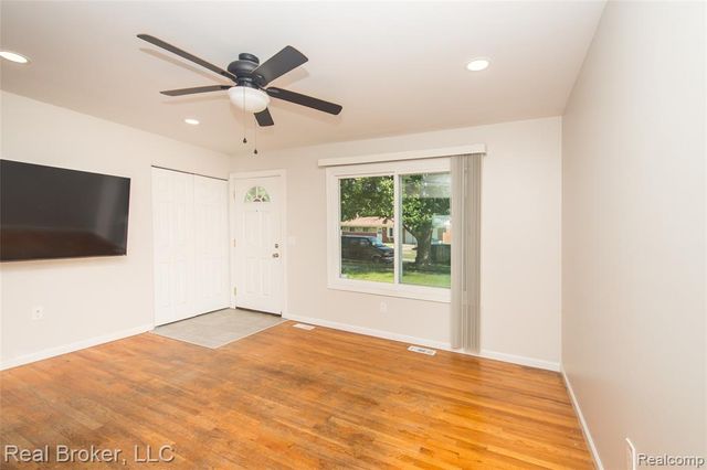 5103 Ridgetop Drive, Waterford, MI 48327
