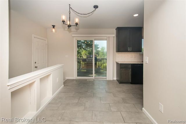 5103 Ridgetop Drive, Waterford, MI 48327