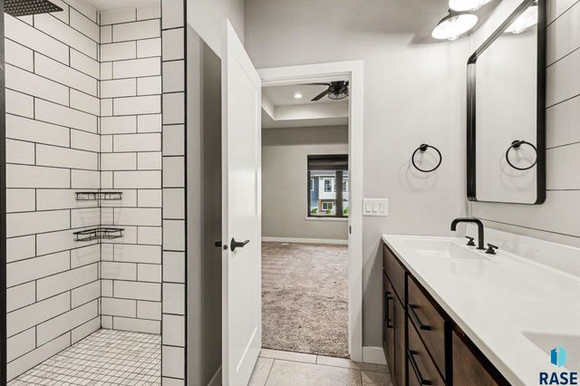 4008 N Interlachen Trl Trail, Sioux Falls, SD 57107