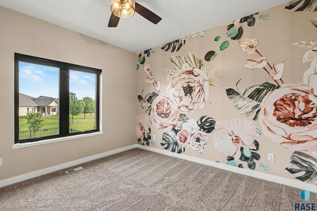 4008 N Interlachen Trl Trail, Sioux Falls, SD 57107