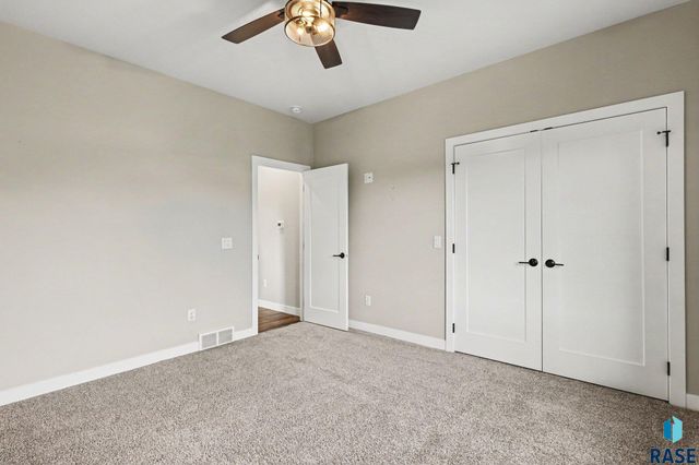 4008 N Interlachen Trl Trail, Sioux Falls, SD 57107