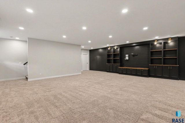 4008 N Interlachen Trl Trail, Sioux Falls, SD 57107