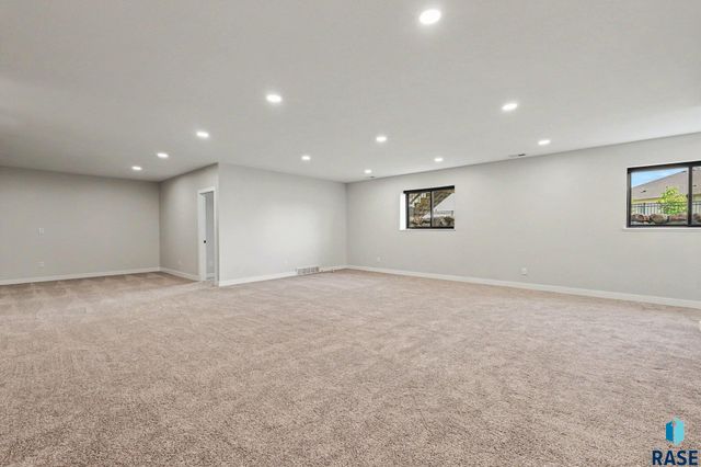 4008 N Interlachen Trl Trail, Sioux Falls, SD 57107