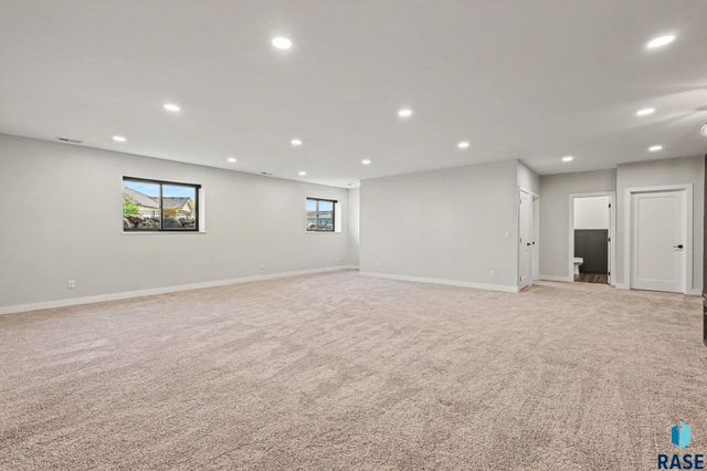 4008 N Interlachen Trl Trail, Sioux Falls, SD 57107
