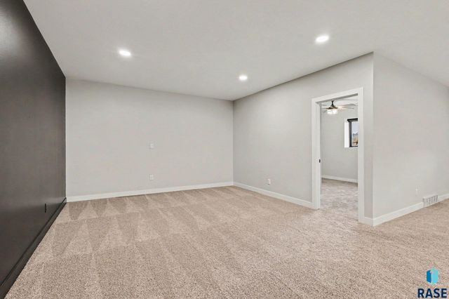 4008 N Interlachen Trl Trail, Sioux Falls, SD 57107
