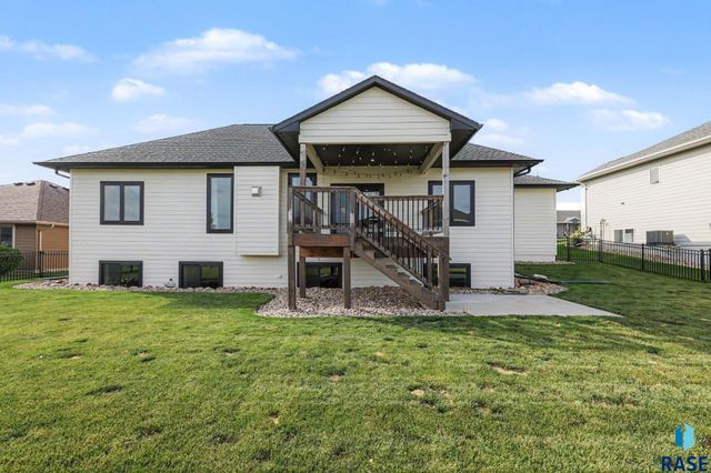 4008 N Interlachen Trl Trail, Sioux Falls, SD 57107