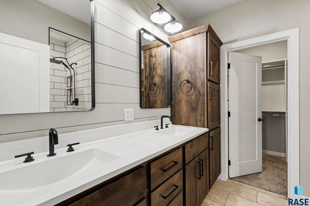 4008 N Interlachen Trl Trail, Sioux Falls, SD 57107