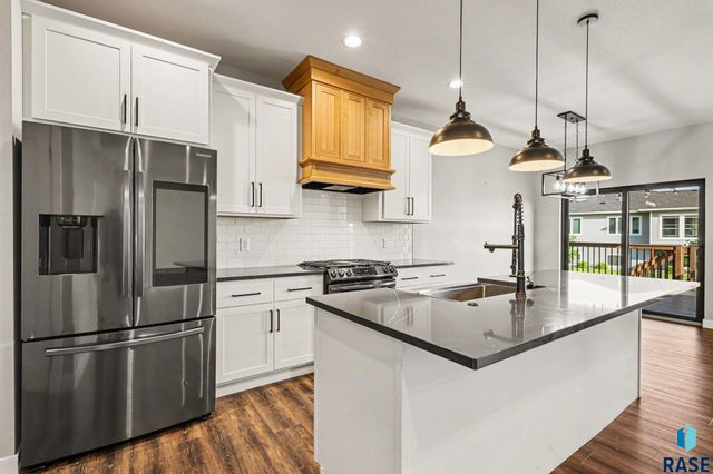 4008 N Interlachen Trl Trail, Sioux Falls, SD 57107