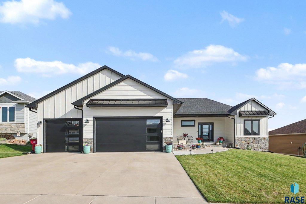 4008 N Interlachen Trl Trail, Sioux Falls, SD 57107