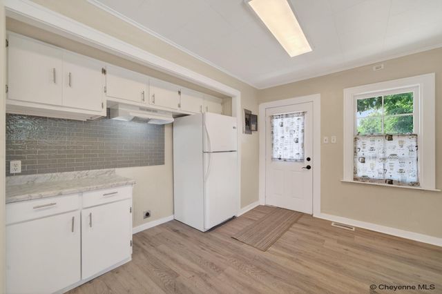 208 E 3RD AVE, Cheyenne, WY 82001