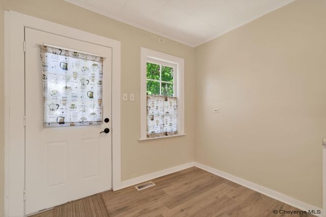 208 E 3RD AVE, Cheyenne, WY 82001