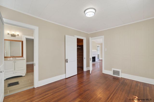 208 E 3RD AVE, Cheyenne, WY 82001