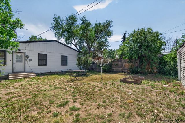 208 E 3RD AVE, Cheyenne, WY 82001