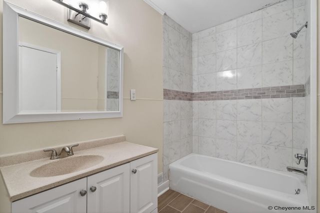 208 E 3RD AVE, Cheyenne, WY 82001