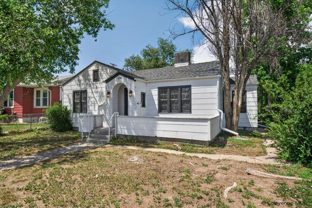 208 E 3RD AVE, Cheyenne, WY 82001