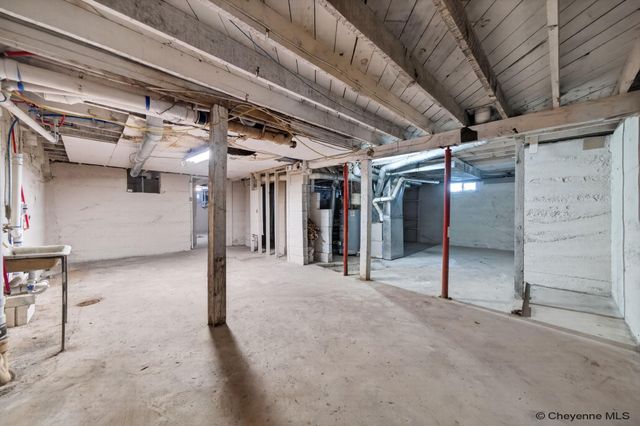 208 E 3RD AVE, Cheyenne, WY 82001