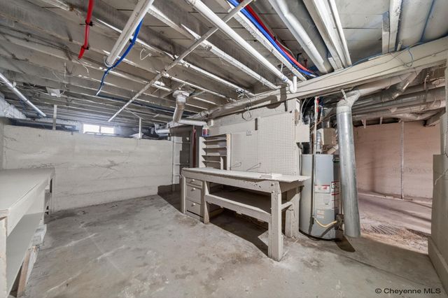 208 E 3RD AVE, Cheyenne, WY 82001