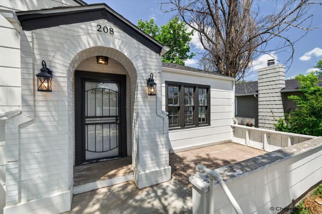 208 E 3RD AVE, Cheyenne, WY 82001