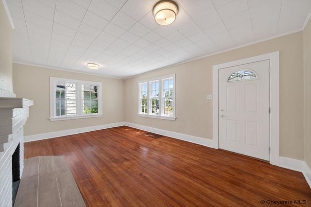 208 E 3RD AVE, Cheyenne, WY 82001