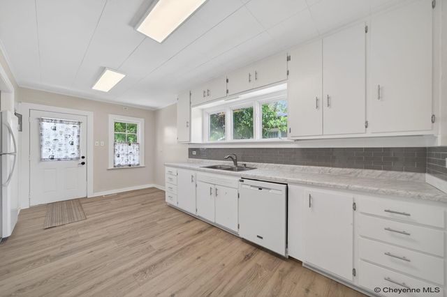 208 E 3RD AVE, Cheyenne, WY 82001