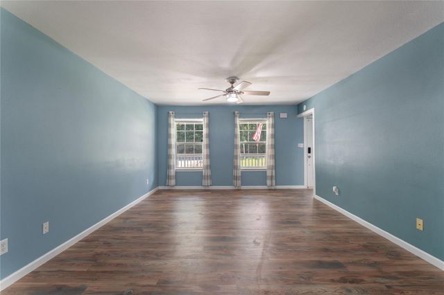 293 Commodore Drive, Livingston, TX 77351