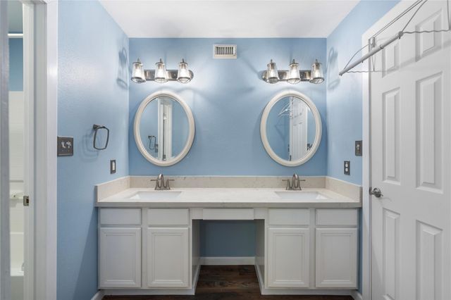 293 Commodore Drive, Livingston, TX 77351