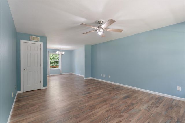 293 Commodore Drive, Livingston, TX 77351
