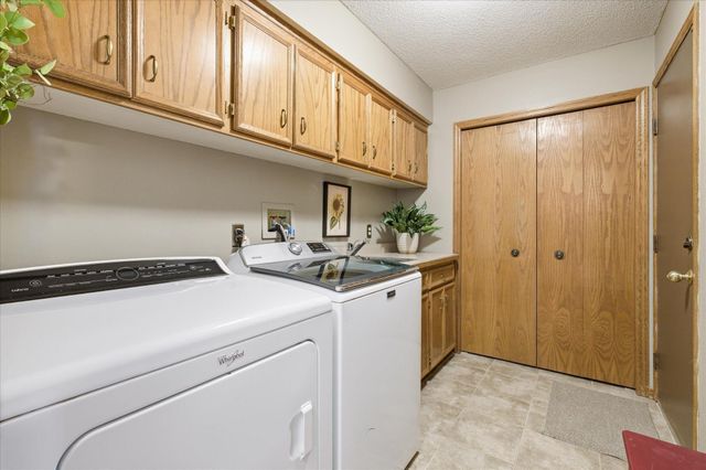 7429 Upper 136th Street W, Apple Valley, MN 55124