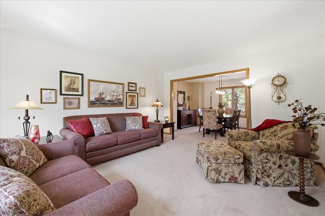 7429 Upper 136th Street W, Apple Valley, MN 55124