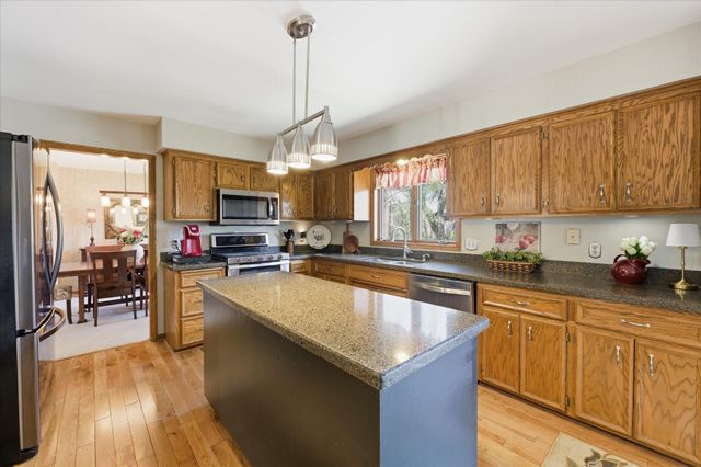 7429 Upper 136th Street W, Apple Valley, MN 55124