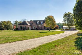 8 Deer Hollow Lane, Litchfield, IL 62056