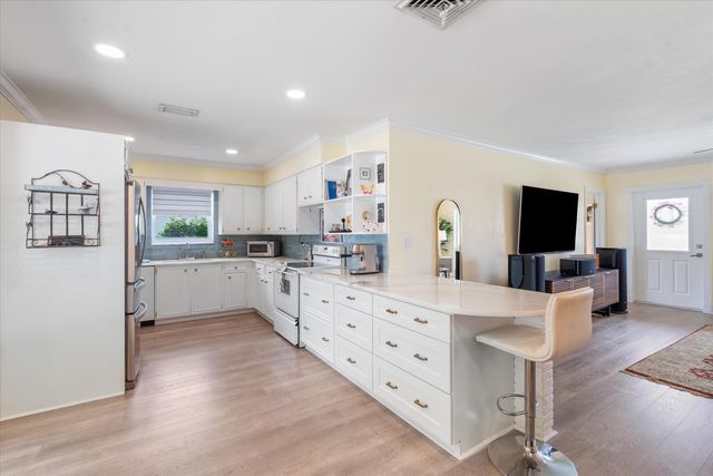 801 Berkeley Street, Boca Raton, FL 33487