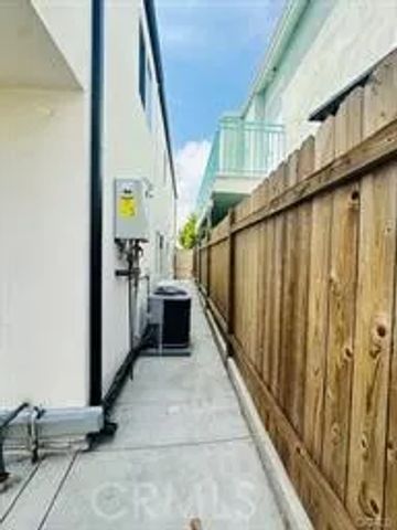 1125 Raleigh Street B, Glendale, CA 91205