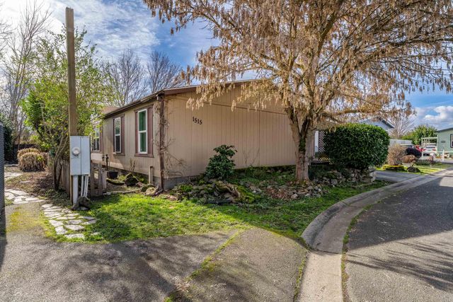 1515 Agape Way, Grants Pass, OR 97527