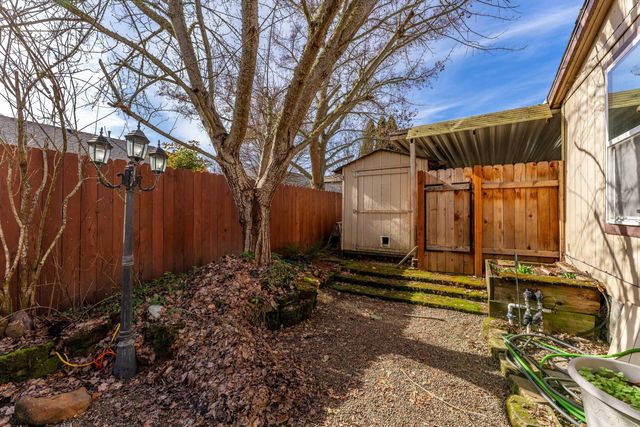 1515 Agape Way, Grants Pass, OR 97527